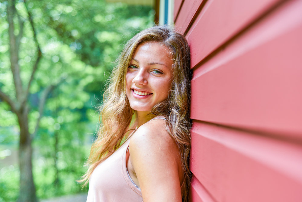 This red barn was everything to me! I wanted to use it for the entire shoot, but we ventured away from it to find a pond and another adorable barn. 